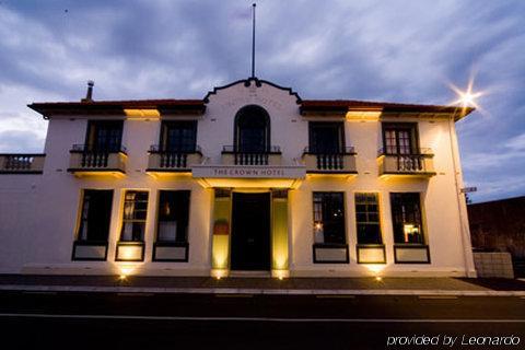 The Crown 4*